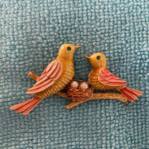 Vintage Nesting Bird Pin, Costume Jewelry, Jonette Jewelry Company - Picture 3 of 5